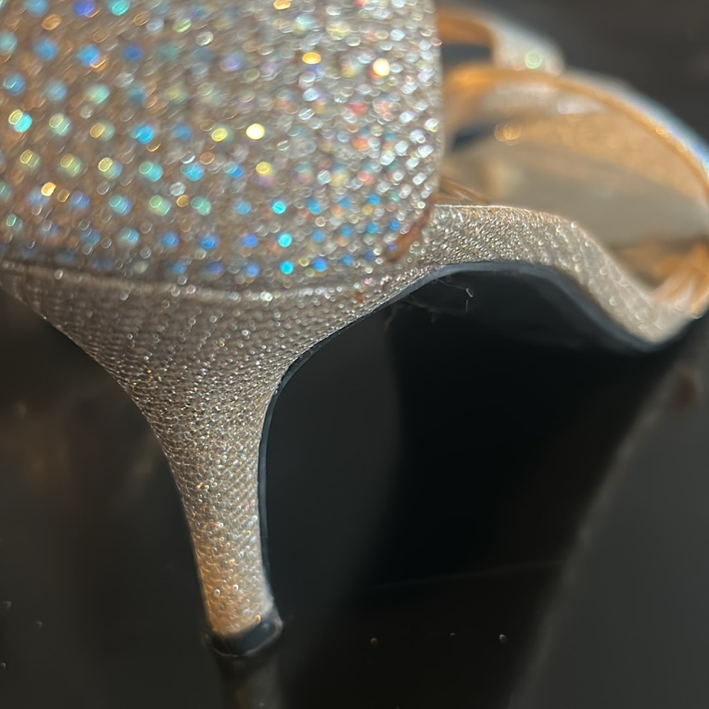 Valenti Franco, Womans size 8, Sparkling Rhinestone emebelleshed, Gold Heels.